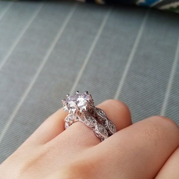 NWT Vintage Luxury Diamond Ring Set Size 7 - Picture 2 of 4